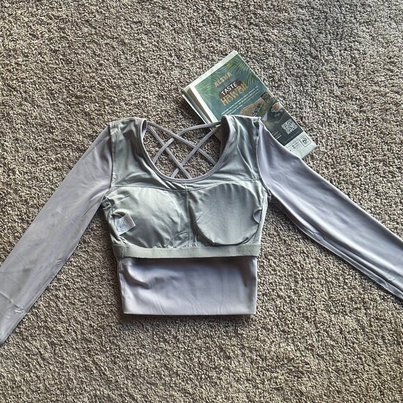 Beige stretch long sleeve top - Criss cross design at back - Size S - Picture 3 of 3